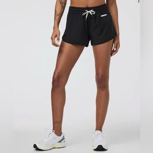 Vuori Clementine Navy Shorts women’s size XL